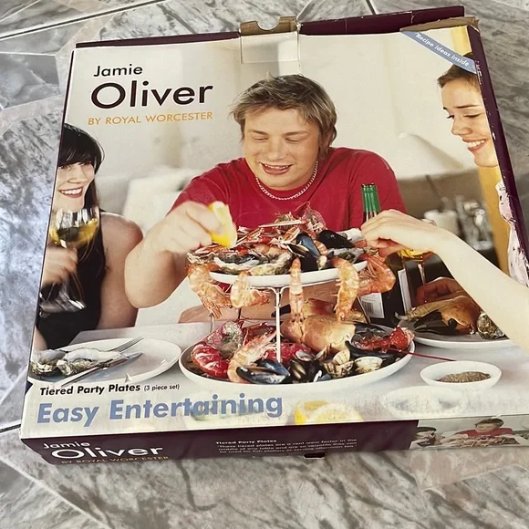 Tiered party plates - Picture 1 of 2